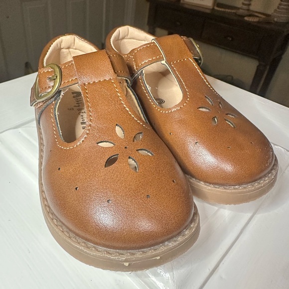 Abby & Evie Toddler Girls Brown Mary Jane Shoes Size 9 Boutique - Picture 2 of 6